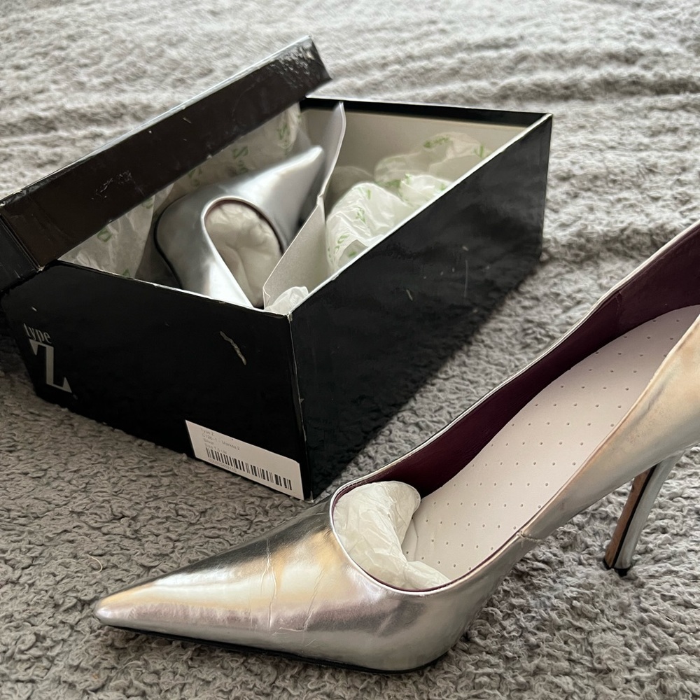 Metallic silver heels - Picture 4 of 4